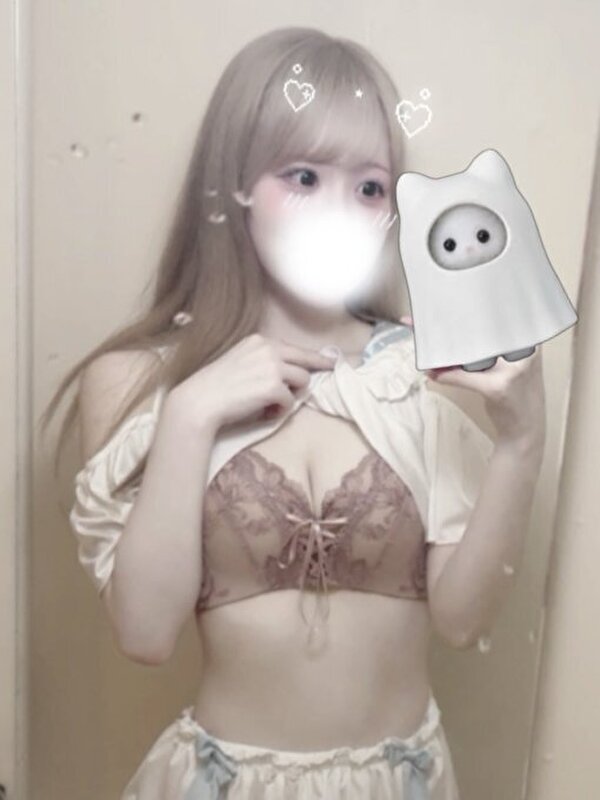 東京メンズエステ在籍セラピストゆめかのスタイルの良さが伝わるランジェリー姿の写真