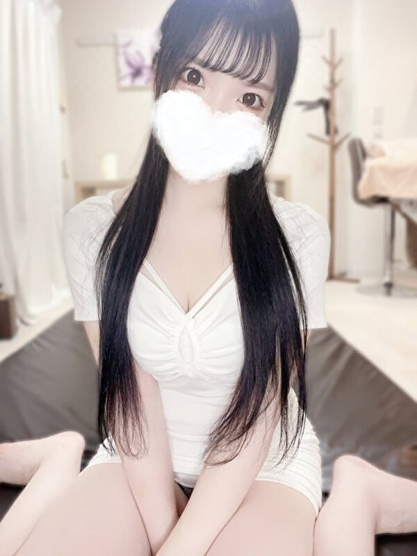 東京メンズエステ新宿エリアで癒しを提供するセラピストりおの透明感ある美肌