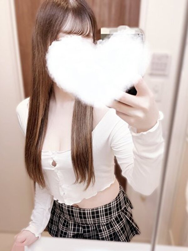 中野メンズエステ在籍セラピストりお フェザータッチが得意な癒し系美肌女性