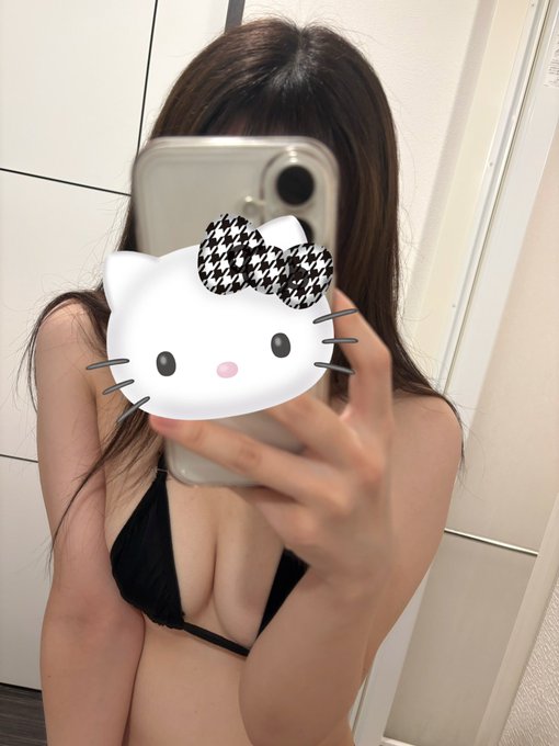 東京メンズエステるか マイクロビキニ姿の美肌セラピスト キティちゃんスタンプが可愛い艶肌美女