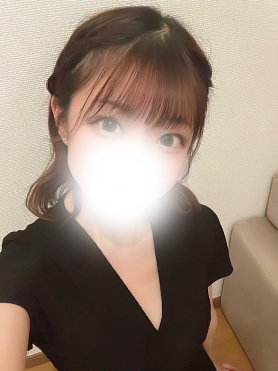 可愛い系セラピスト・えみり（20歳）のプロフィール写真｜東京メンズエステ新宿・池袋・中野店
