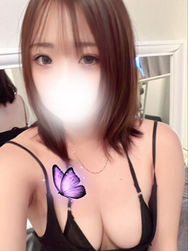 東京メンズエステ在籍えまの非日常を感じるランジェリーショット