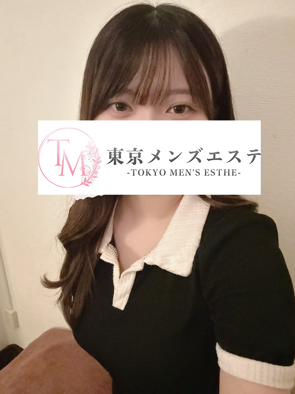 清楚で上品な雰囲気の中にほのかな色気を漂わせるまこの宣材写真。天使のもち肌と柔らかな曲線が魅力のセラピスト｜東京メンズエステ新宿・池袋・中野店
