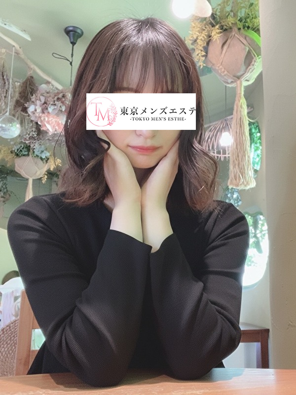 清楚で上品な佇まいが魅力のセラピスト・みなみの宣材写真｜東京メンズエステ